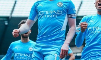 Corrida pelo título entre Manchester City e Liverpool termina em média